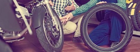 ¿Qué revisar en la moto antes de un viaje?