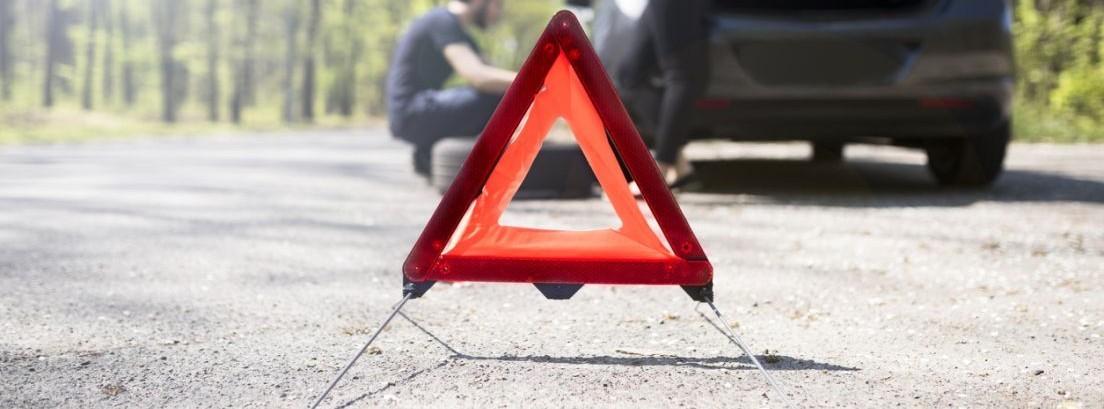 Cómo colocar los triángulos de emergencia del coche