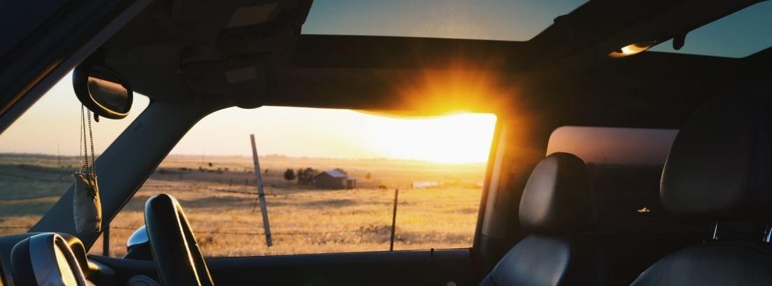 Cómo enfriar el coche bajo el sol