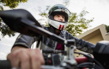 Cascos de moto baratos: ¿Son seguros?