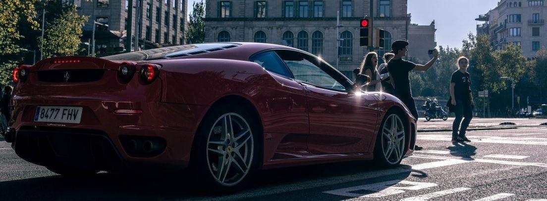 Los coches deportivos rojos más icónicos