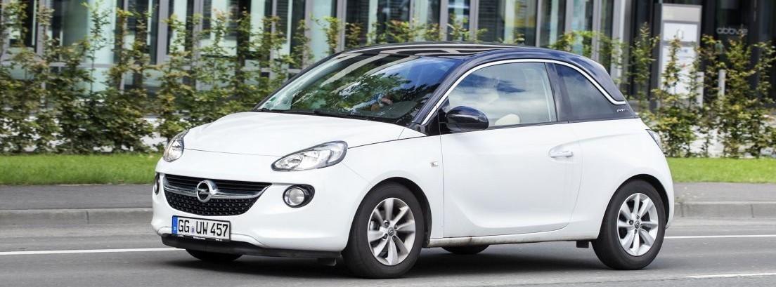 Opel Adam Blanco y Negro, a juego con tu iPhone