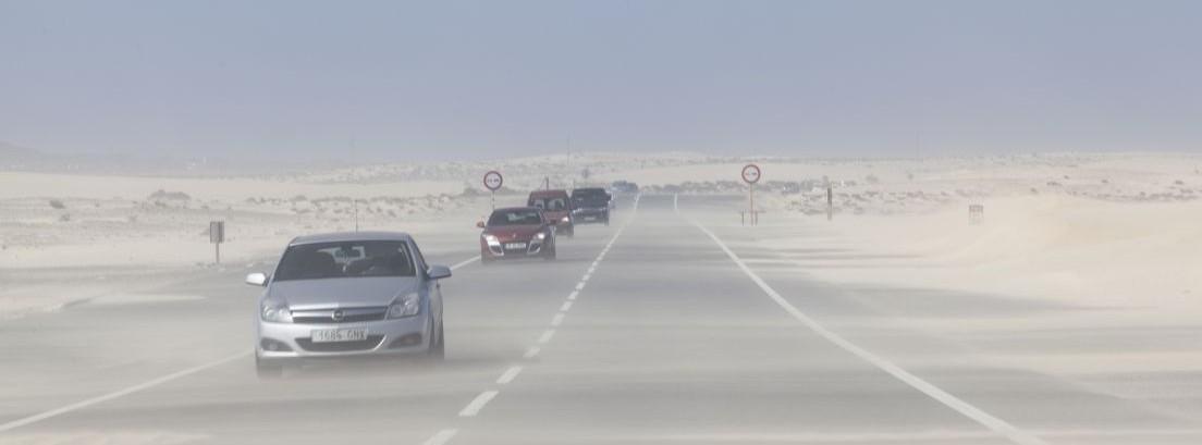 Cómo conducir con viento fuerte en carretera