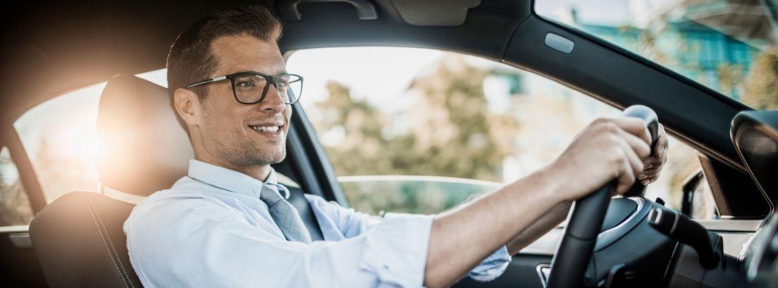 Conducir con gafas o lentillas, ¿qué es mejor?