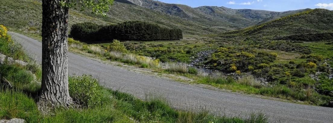 Mejores rutas por Gredos en coche o moto