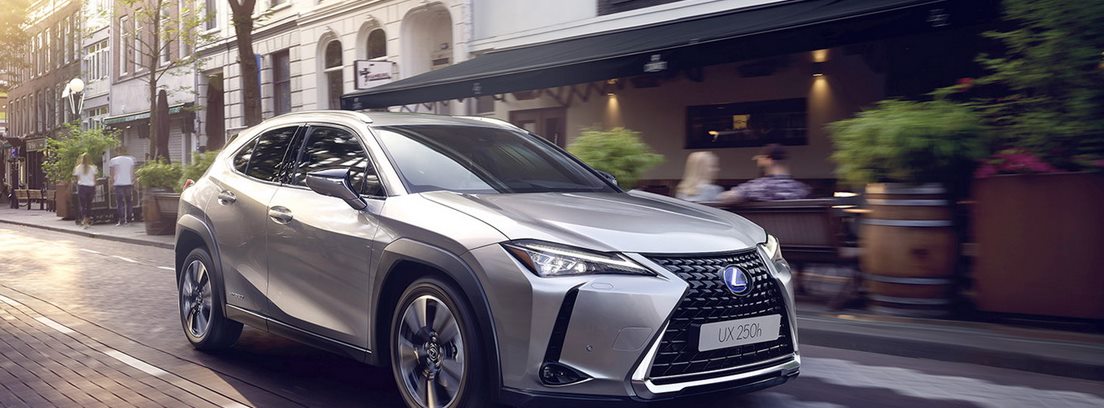 Lexus UX 250h: llamativo y poco convencional