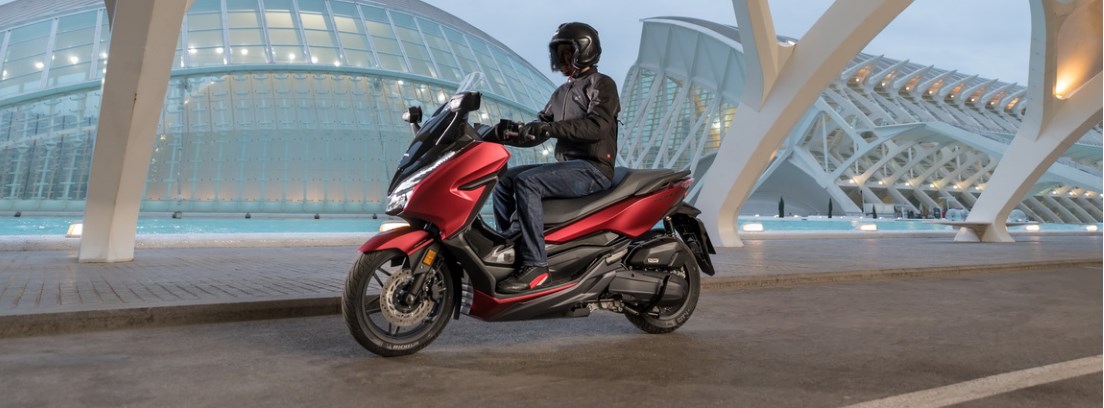 Honda Forza 125i, un scooter de lujo