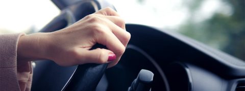 ¿Escuchas ruidos al girar el volante? ¿Por qué?