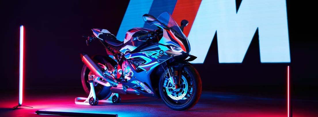 BMW M 1000 RR, una moto racing para usar fuera de los circuitos