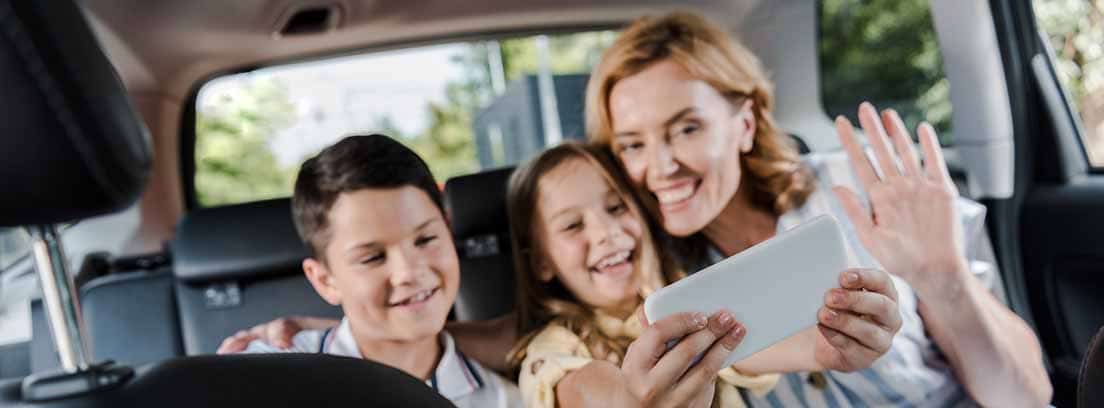 Accesorios para entretener a los niños en el coche