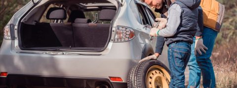 Cómo cambiar un neumático paso a paso