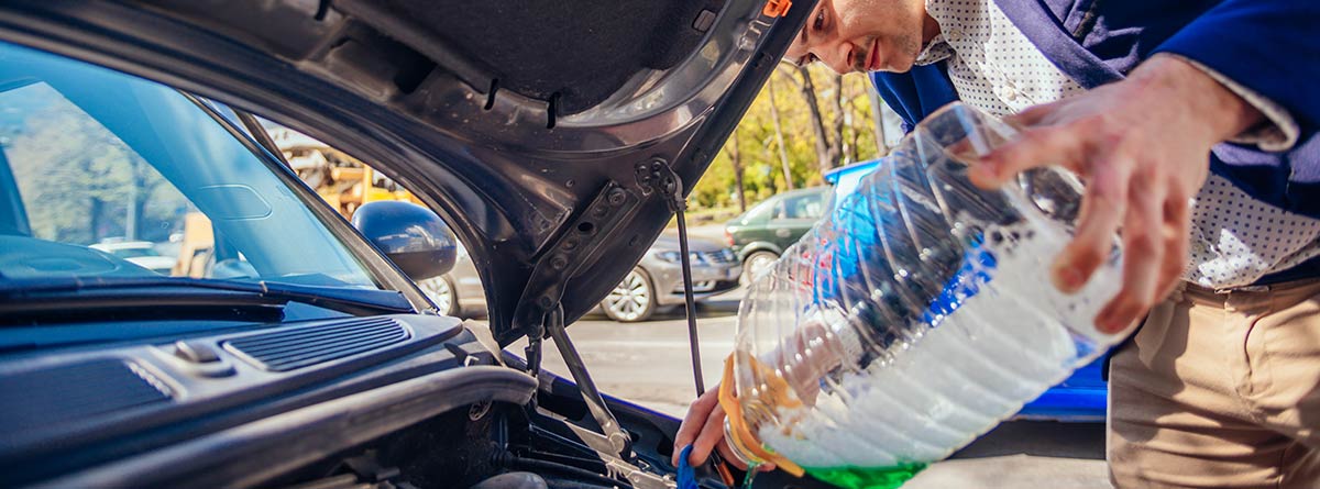 ¿Agua o anticongelante para refrigerar el coche?