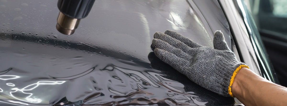 Láminas solares para el coche: normativa, pros y contras