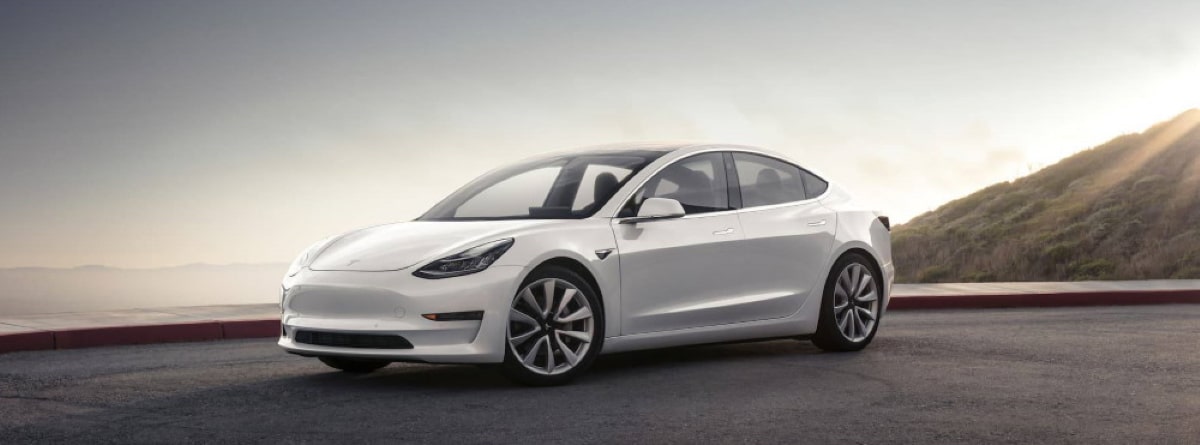 Tesla Model 3 y su conducción semiautomática