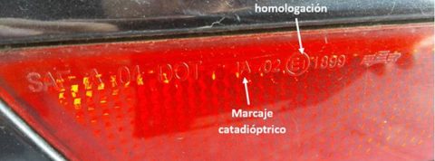 ¿Qué son los catadióptricos del coche?