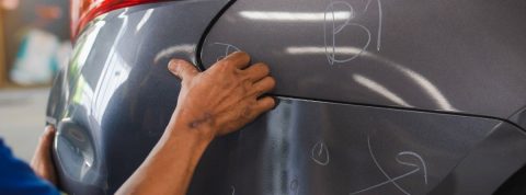 Cómo reparar los plásticos de un coche: guía