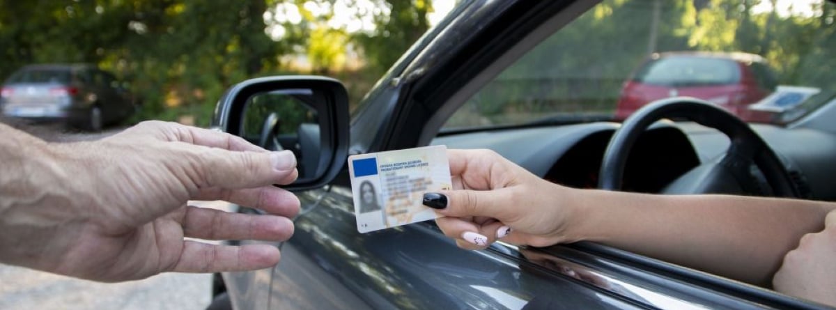 Cuál es la multa por conducir sin carnet