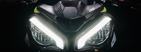 ¿Qué tipos de luces tienen las motocicletas?