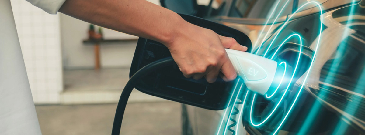 Cómo cargar un coche eléctrico en casa o en la calle