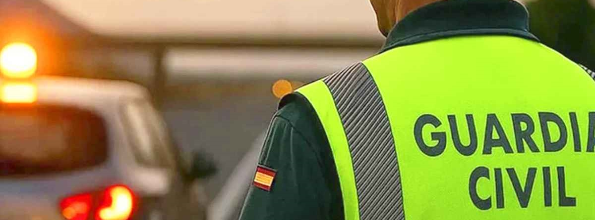 Guardia civil en carretera