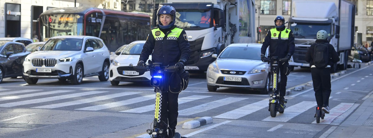 Policía local en patinetes eléctricos