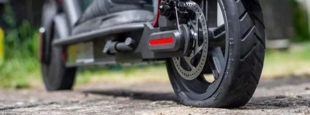 Guía completa para arreglar un pinchazo de patinete eléctrico