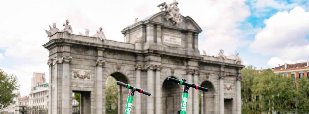 patinetes en la Puerta de Alcalá