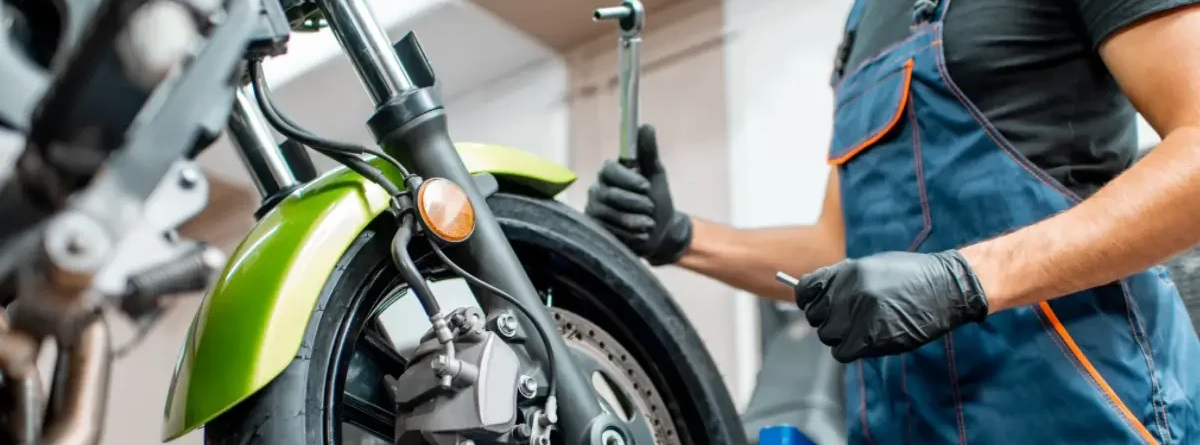 ¿Cada cuántos kilómetros es recomendable hacer revisión a la moto?