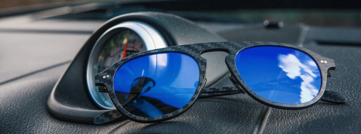 ¿Te pueden multar por conducir con gafas de sol?