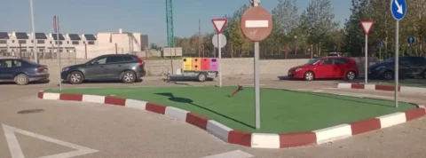 ¿Qué es una isleta en la carretera?